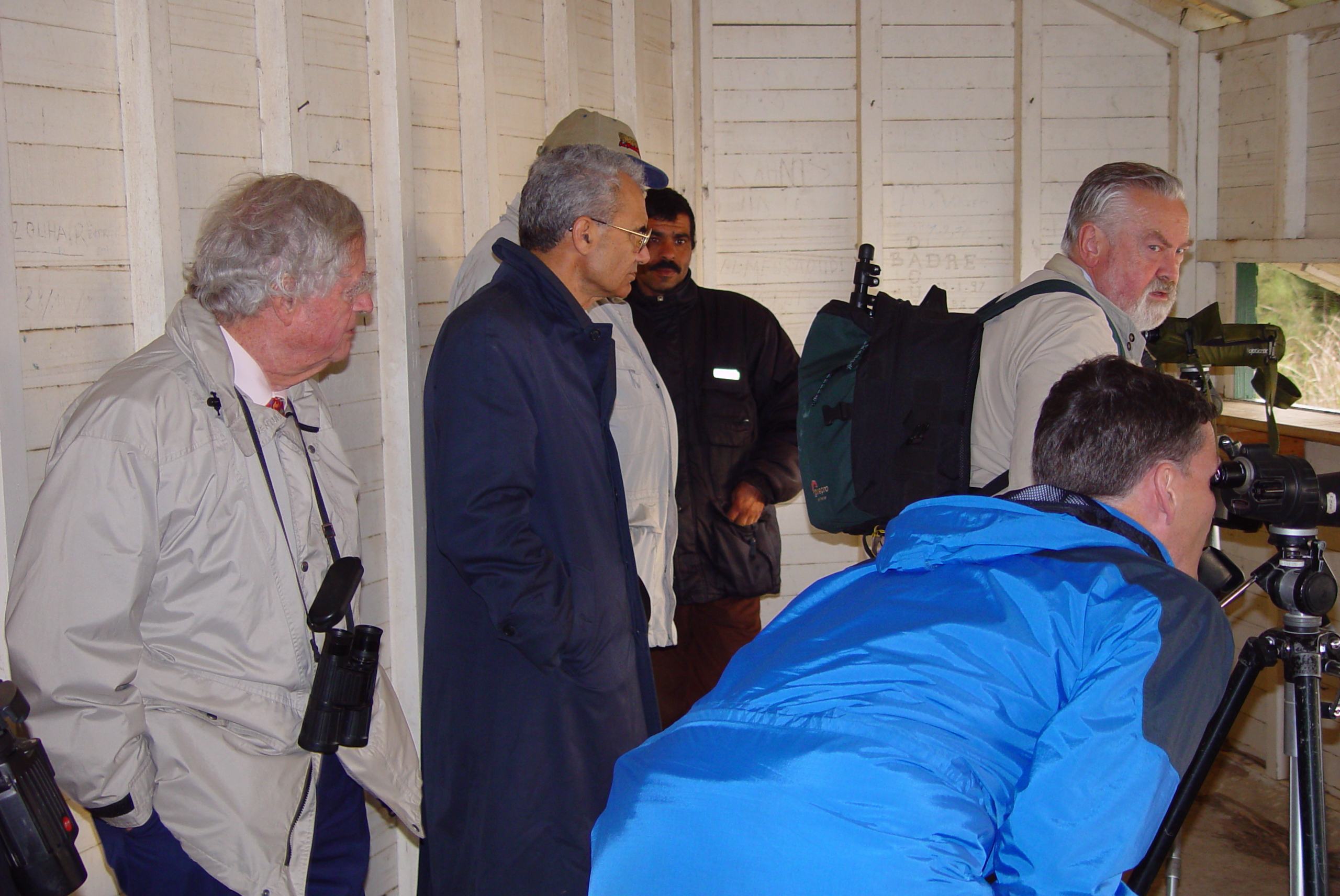 Feu Luc Hoffmann dans la hutte d'observation de la zone humide Merja de Sidi Boughaba région de Rabat avril 2002